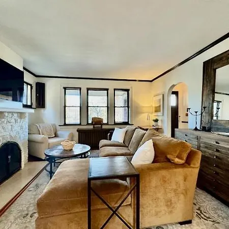 Spacious 3Br Home With Movie Theater